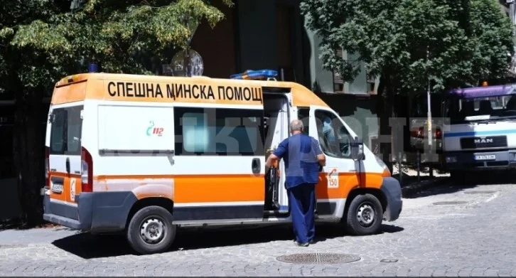 Ужас! Мъж опита да се заколи, а после се самозапали