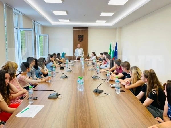 Зрелостници дадоха своите предложения за развитието на Враца