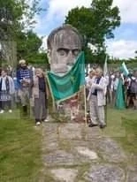Походници се поклониха пред паметника на поп Сава Катрафилов