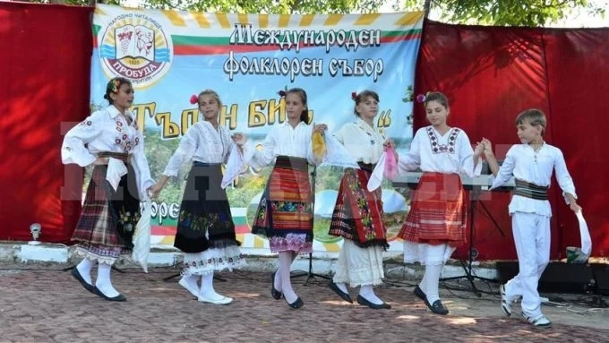 „Тъпан бие, хоро се вие“ за 13-и път в село Флорентин