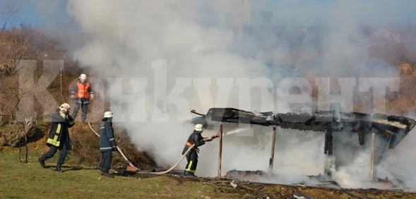 Горя стопанска постройка във видинско село