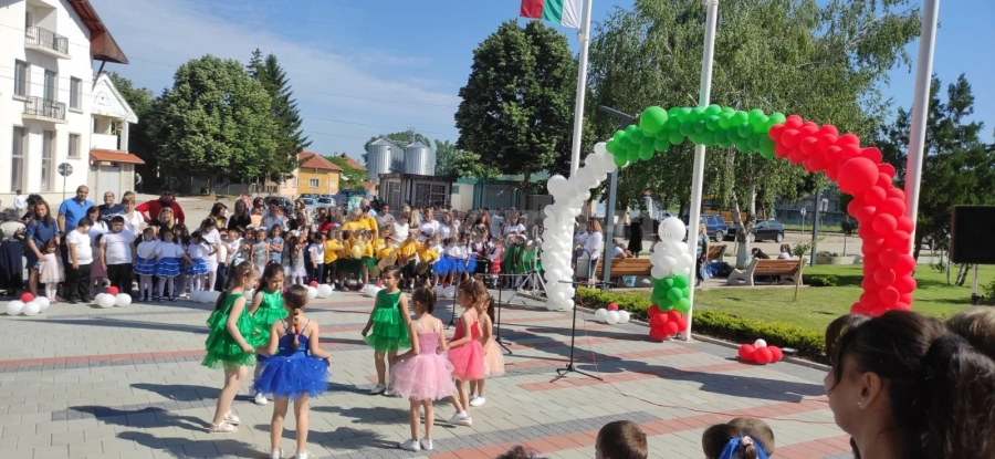 Пъстър празник зарадва днес децата на Криводол