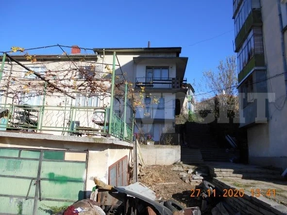Сложиха на тезгяха къща в центъра на Белоградчик СНИМКИ