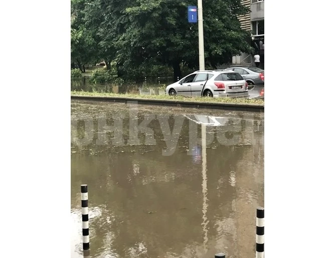 Силни бури удариха България, наводнения в Русе