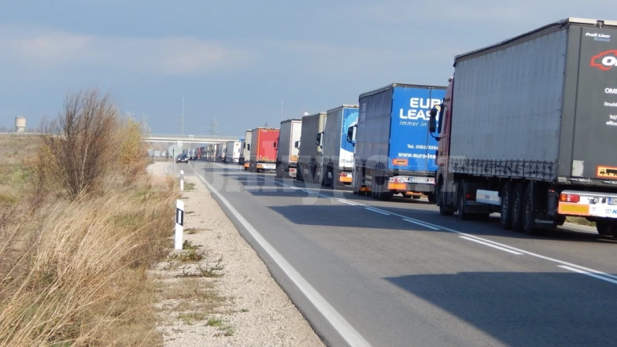 Спират камионите на обходния път на Монтана