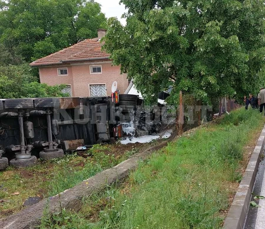 Собственикът на ударената от ТИР къща: Помислих си, че гръм удари