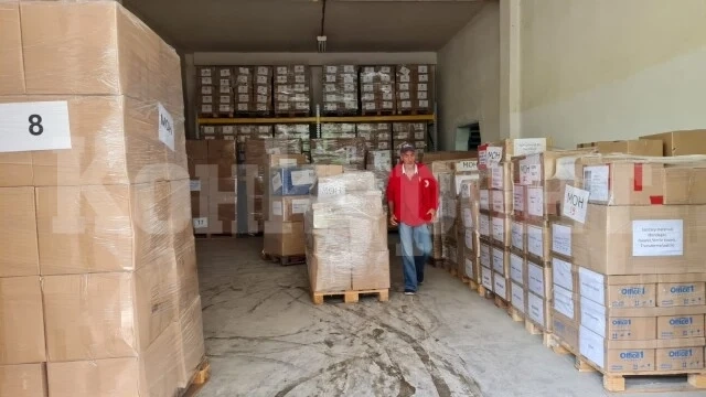 Три тира с дарения от ученици тръгнаха за Украйна