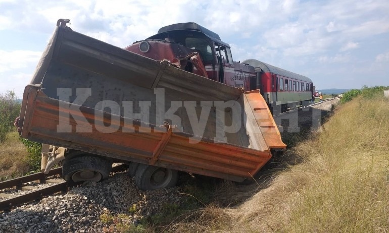 ТРАГЕДИЯ! Влак удари камион във Видинско, трима души загинаха