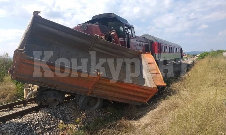 ТРАГЕДИЯ! Влак удари камион във Видинско, трима души загинаха