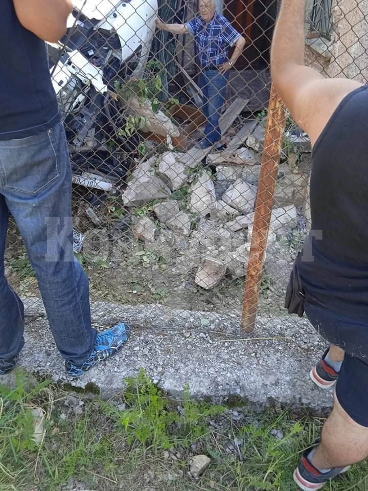 Невиждан панаир в Д-р Йосифово! СНИМКИ Не пускат да се претовари турския ТИР, докато...