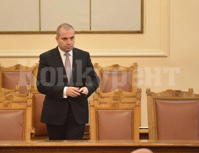 Гроздан Караджов ще провери разчистването на прохода Петрохан