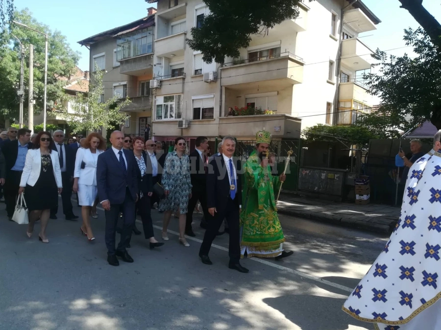 С шествие започна празникът на Монтана СНИМКИ
