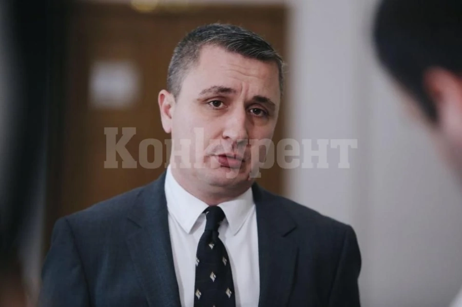Министър Александър Николов депозира своята оставка