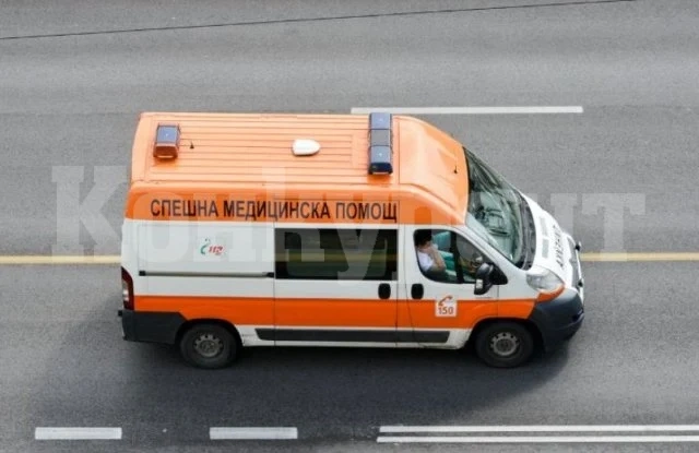 Микробус блъсна жена на заден ход във Видин