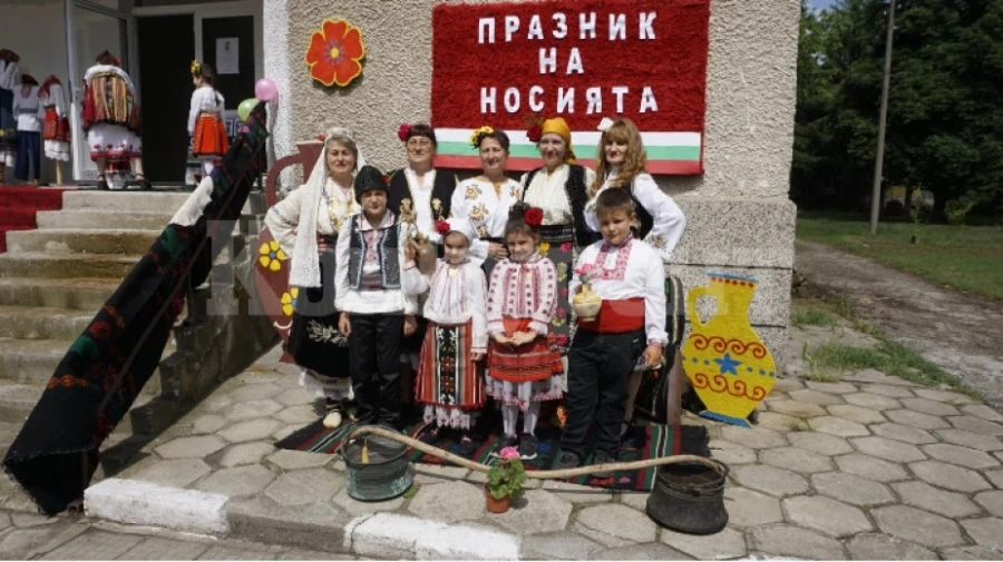 Стягат празник на носията в Неговановци