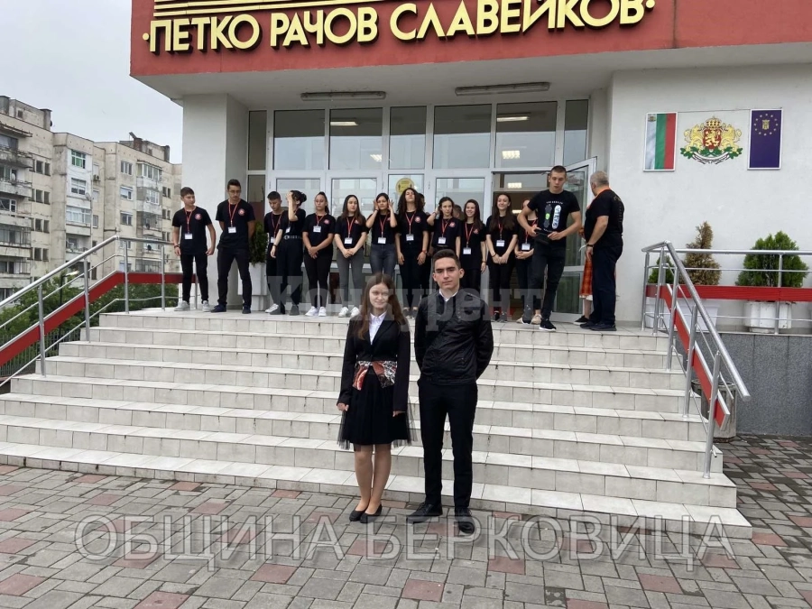 Ученици от ПГ „Д-р Иван Панов“ отново „отвяха“ конкуренцията СНИМКИ