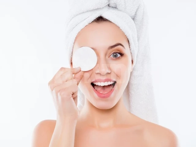 3 домашни лосиона за премахване на грим
