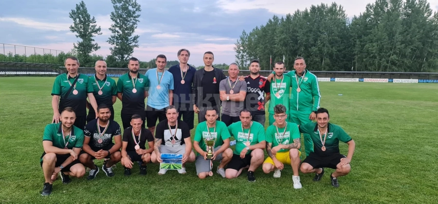 Димитър Бербатов спази обещанието, дойде на крак в Ерден да награди финалистите за \
