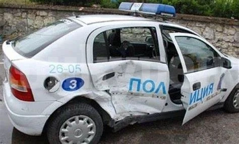 Тарикат от Паволче блъсна патрулка и избяга, но после...