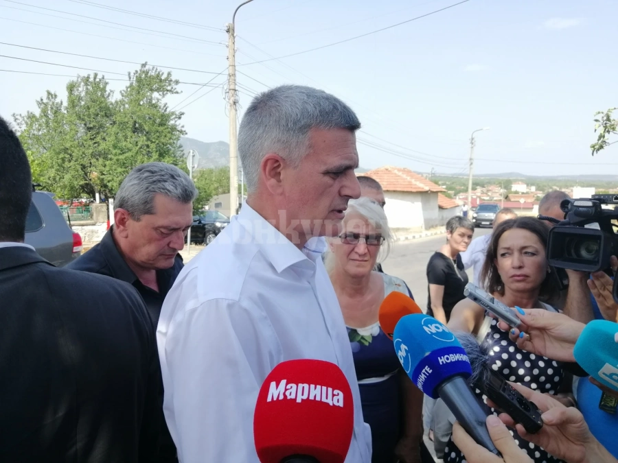 Тежък удар по Стефан Янев: Дясната му ръка напусна партията часове преди учредяването й