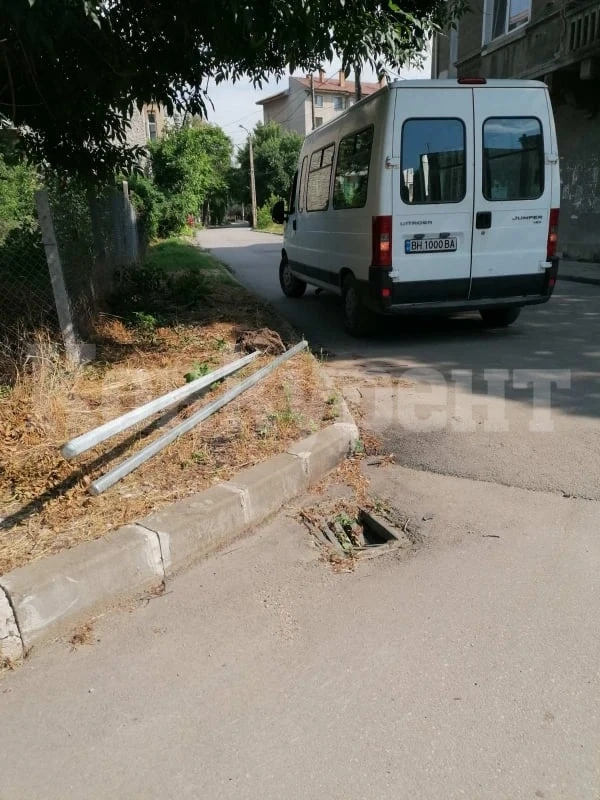 Вандали унищожиха поставени от oбщината пътни знаци в град Видин