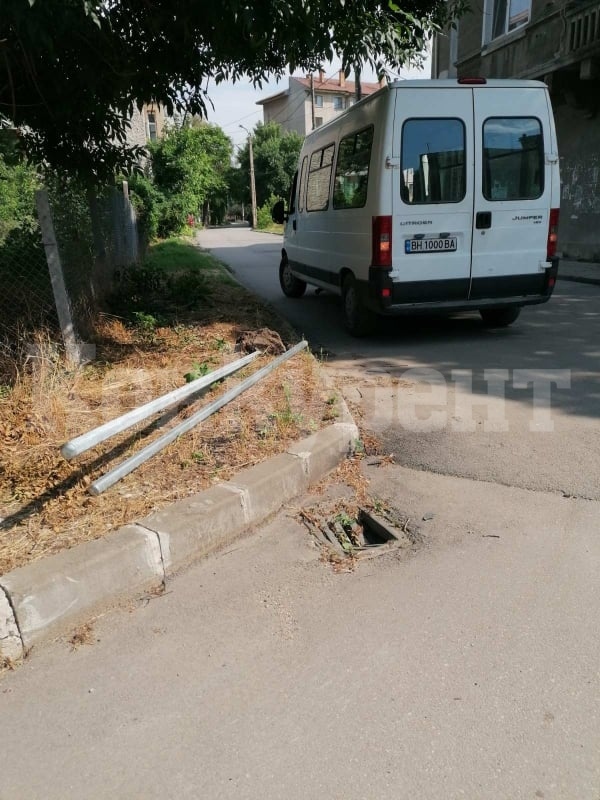 Вандали унищожиха поставени от oбщината пътни знаци в град Видин