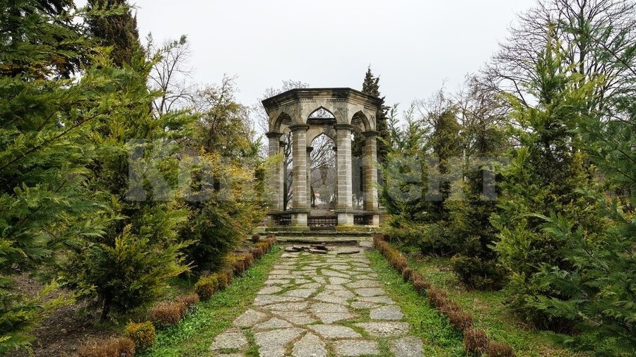 Край древен дервишки манастир слепи проглеждат, сакати прохождат