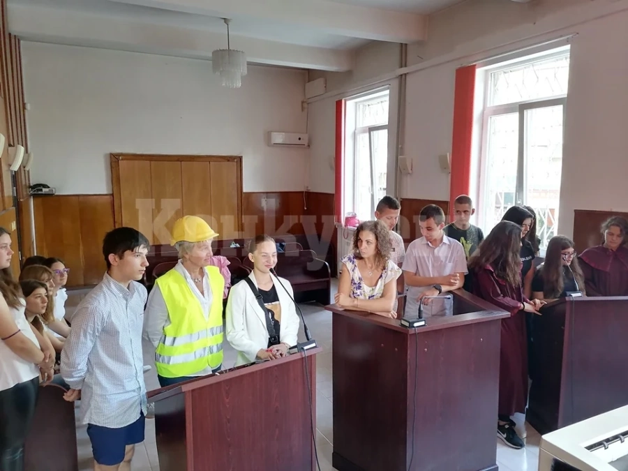 Ученици влязоха в симулативен съдебен процес във Враца СНИМКИ