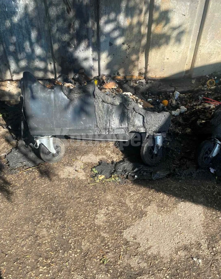 Контейнери за смет, подпалени от вандали във Видин, са унищожени напълно