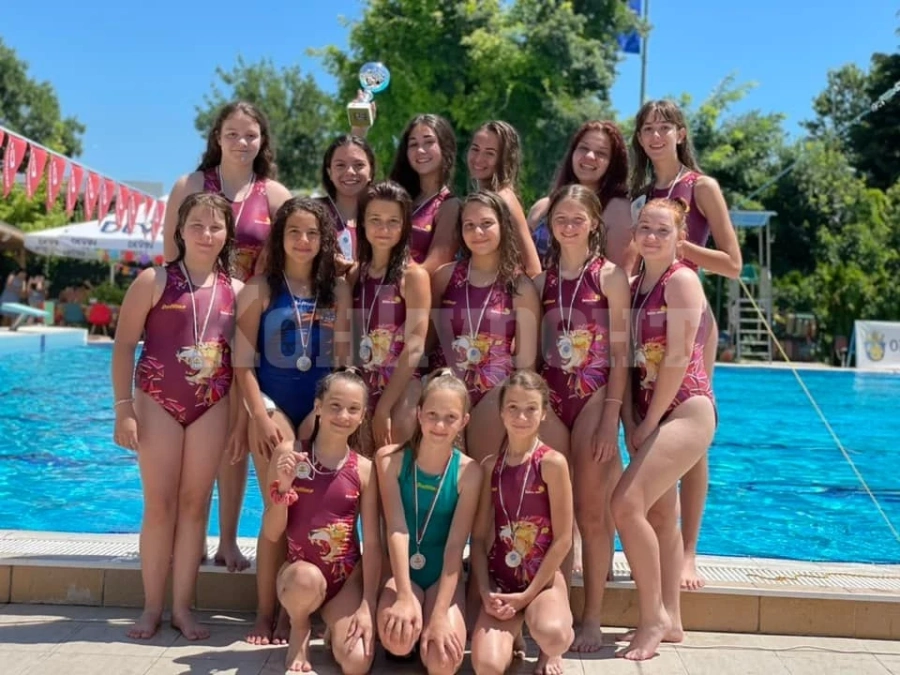 Вицешампионска титла и два приза за U17 на Ботев 2000