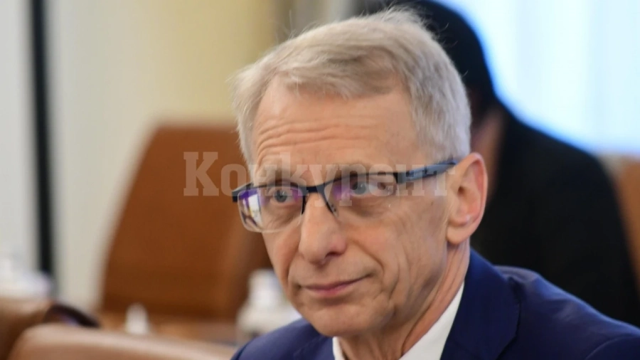 Просветният министър: Изпитите показаха сериозен проблем с математиката