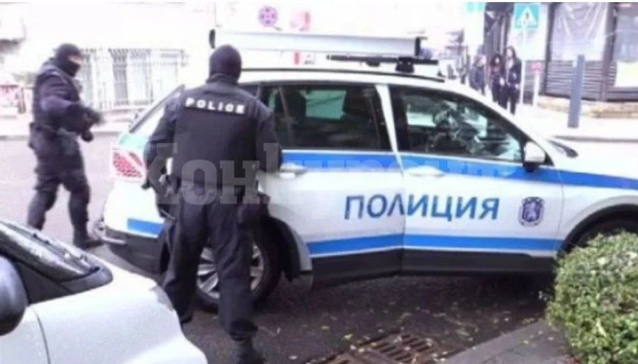 Ченге скочи върху колата на крадци в опит да ги залови и пострада