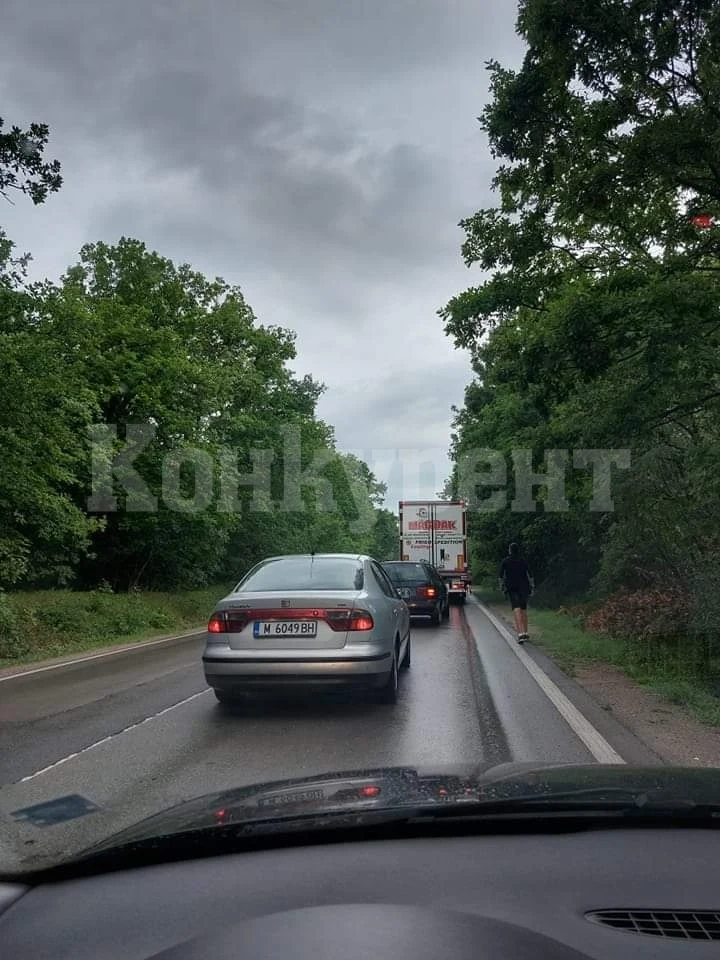Катастрофа задръсти Е-79, колоната е огромна