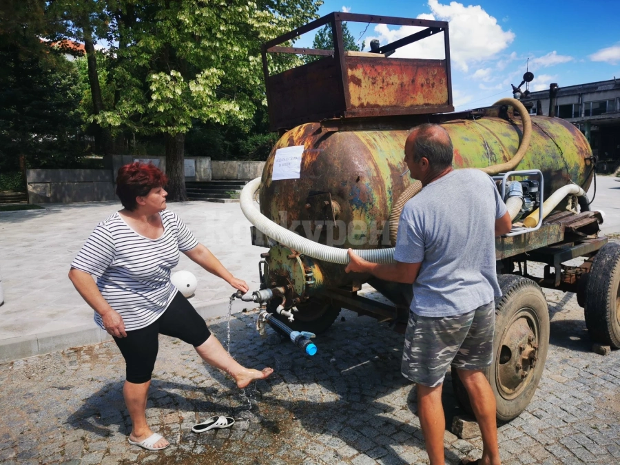 Оставени без вода 10 дни, хората от берковското Замфирово затварят пътища