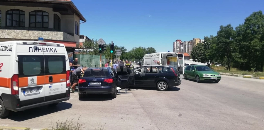 Трима пострадали при тежка катастрофа във Враца СНИМКИ
