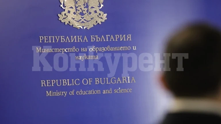 МОН награди 34 отличници за ИТ умения