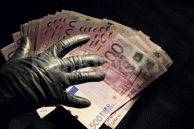 Търсят апаш, задигнал 2100 евро от къща в Лом
