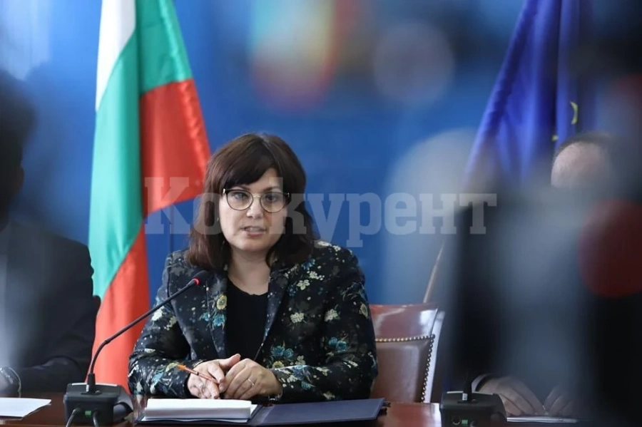 Здравният министър с разяснения за COVID мерките