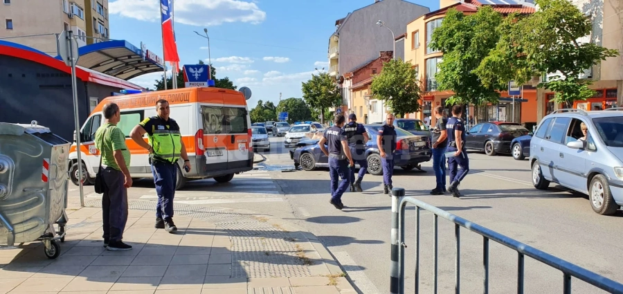 От последните минути! Жестока катастрофа блокира възлов булевард във Враца СНИМКИ