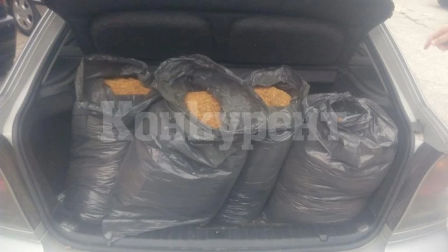 Спипаха 80 кила нелегален тютюн в пътнически микробус