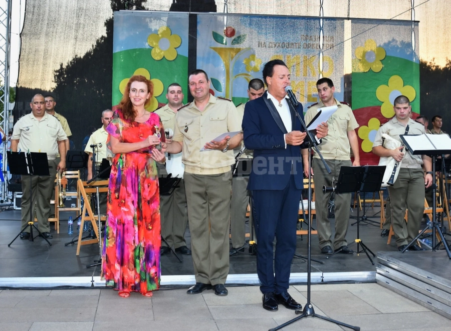 Ванина Вецина връчи статуетката на Дико-Илиевите празници на...