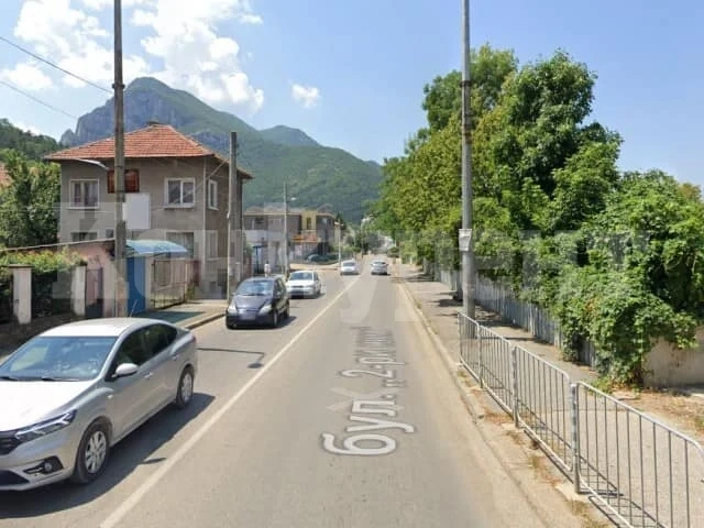 Ограничено е движението на улица във Враца