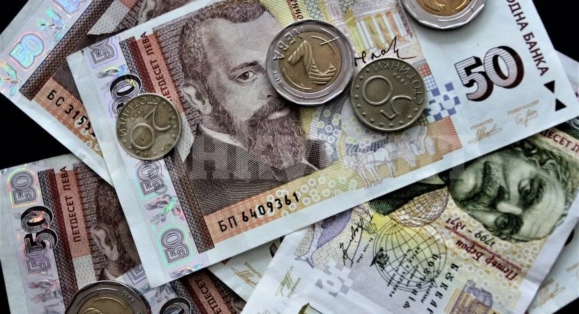 Дават по 300 лева за деца записани в първи и осми клас 