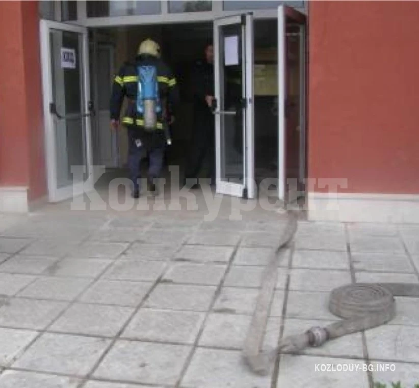 „Гасиха“ в занятие архива в съда в Козлодуй