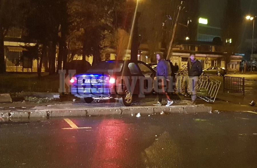 Зрелищна каскада! Пиян на кирка се заби в предпазна ограда