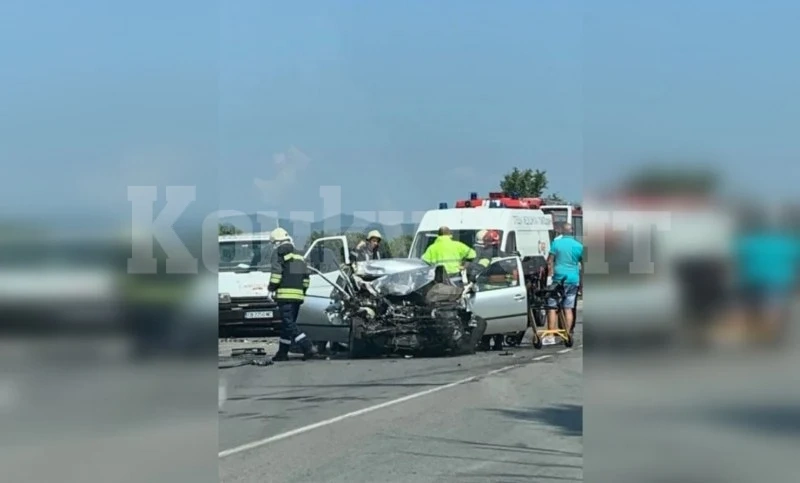 Автомобил беше помлян в катастрофа на софийското Околовръстно СНИМКИ