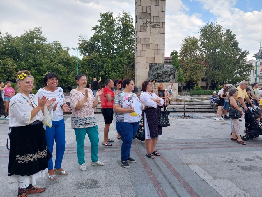 С фолклорен празник на площад „Бдинци“ завърши „Дунавски вълни“