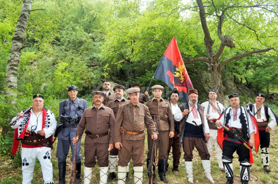 За пети път „Войводска вечер“ събра стотици патриоти край Враца
