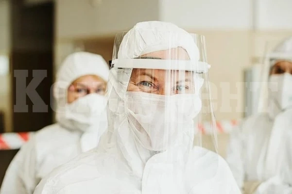 Хонконг намали на 3 дни коронавирусната карантина за всички пристигащи