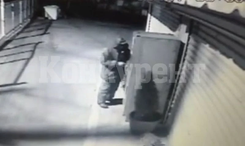 Апаш разби и обра кафе автомат във врачанско село